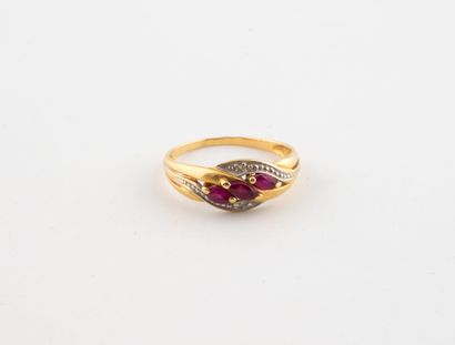 Ring in yellow gold (750), set with small...