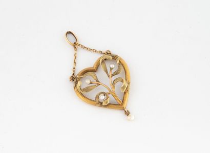 Yellow gold (750) openwork heart pendant...