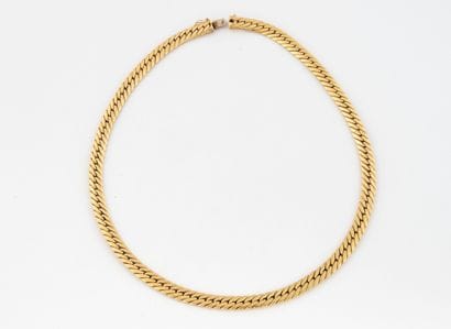 Collier en or jaune (750) à maille gourmette...