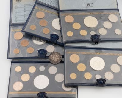 MONNAIE DE PARIS Cing small boxes of coins...