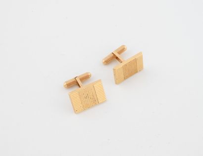 Pair of yellow gold (750) cufflinks decorated...