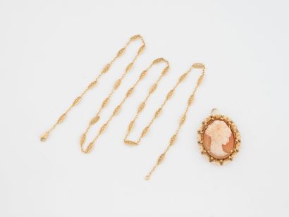 Yellow gold (750) necklace with filigree...