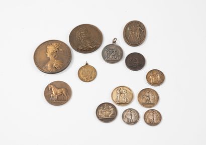 Lot of 13 medals including : 
- Six wedding...