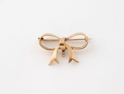 Yellow gold (750) collar watch brooch featuring...
