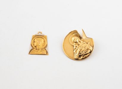 Lot de débris d'or jaune (750).
Poids : 5.4...