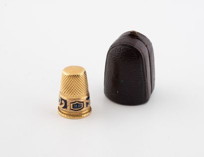Yellow gold (750) thimble set with a blue...