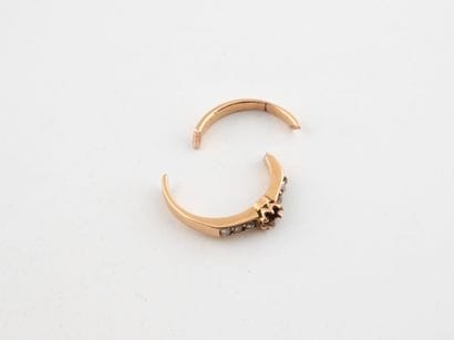 Debris from a rose gold (750) ring with small...