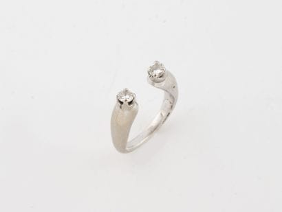 Openwork white gold (750) ring set with two...