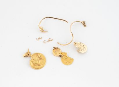 Yellow gold (750) debris.
Weight: 13.4 g...