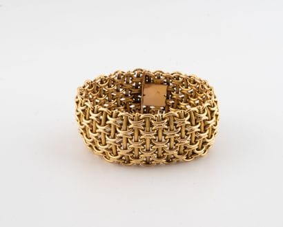 Bracelet ruban articulé en or jaune (750)...