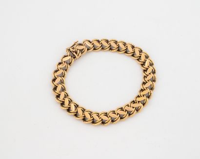 Yellow gold (750) bracelet with hammered...