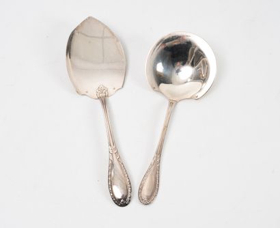 Pelle à glace et cuillère à fraises en argent...