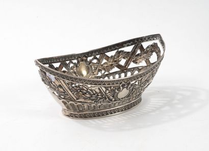 ALLEMAGNE
Corbeille navette en tôle d'argent...