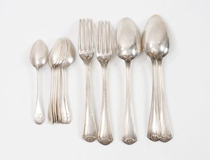 Ensemble de couverts dépareillés en argent...