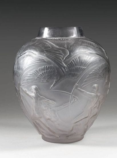 RENE LALIQUE (1860-1945)
Vase “Archers”....