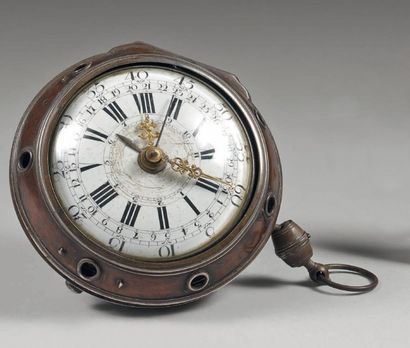 Montre de carrosse.
Le boîtier en métal argenté,...