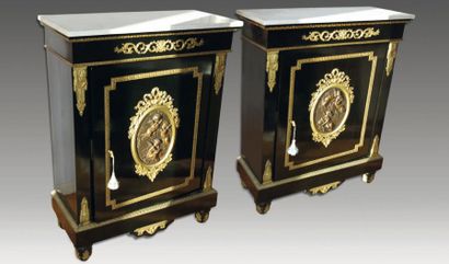 Paire de meubles à hauteur d'appui
en placage...