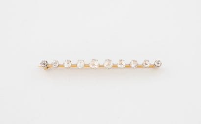 Broche barrette en or jaune (750) et platine(850)...