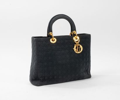 Christian DIOR 
Sac Lady Dior en nylon matelassé...