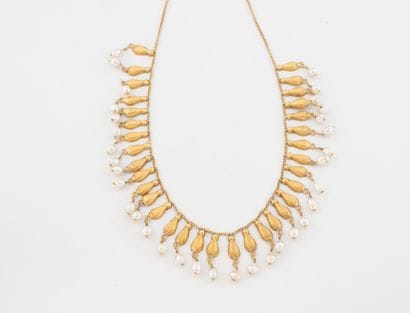 Collier collerette en or jaune (750) formé...