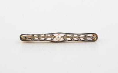 Broche barrette ajourée en or jaune (750)...