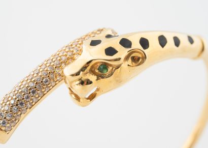 Bracelet jonc en or jaune (750) figurant...