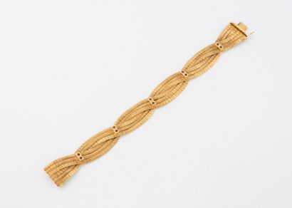Bracelet façon ruban en or jaune (750) formé...