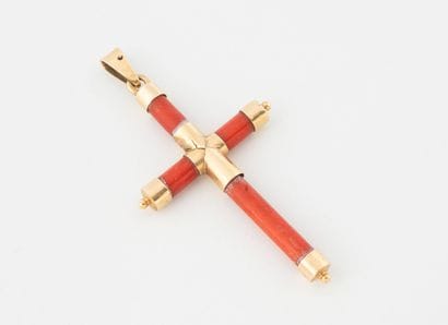 Pendentif croix en or jaune (750) ornée de...