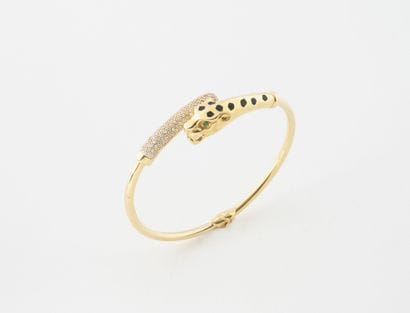 Bracelet jonc en or jaune (750) figurant...