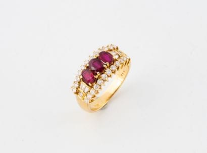 Bague bandeau en or jaune (750) ornée de...