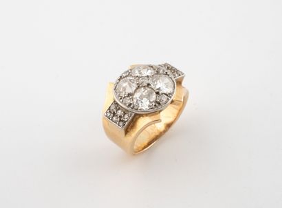 Bague en or jaune (750) et platine (850)...