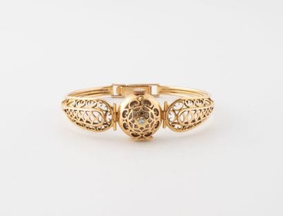 ERREL
Montre bracelet de dame en or jaune...