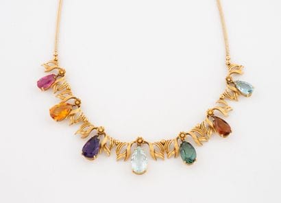 Collier ras de cou en or jaune (750) formé...
