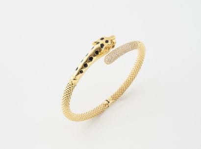 Bracelet jonc en or jaune (750) à décor de...