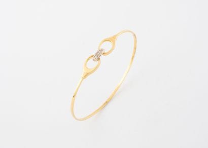 Fin bracelet jonc ouvrant en or jaune (750)...