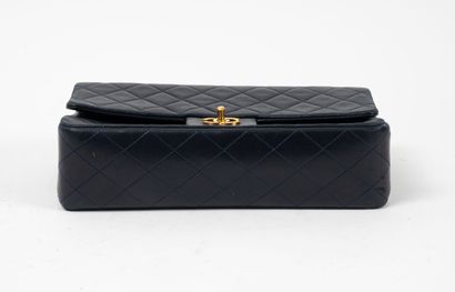 CHANEL
Sac classique 25 cm à double rabat...