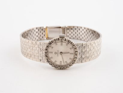 OMEGA
Montre bracelet de dame en or gris...