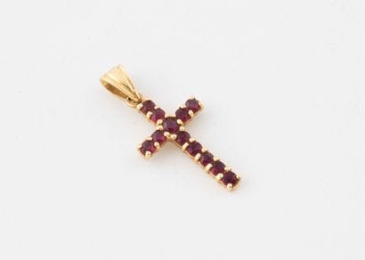 Pendentif croix en or jaune (750) ornée de...