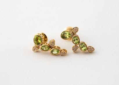 Paire de boucles d'oreilles en or jaune (750)...