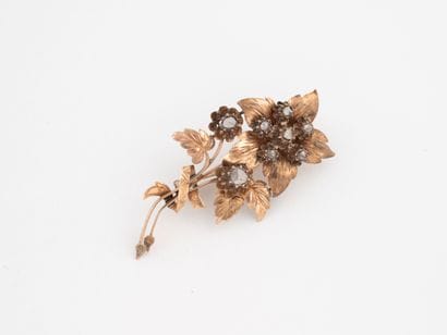 Broche en or rose (750) en forme de fleur,...