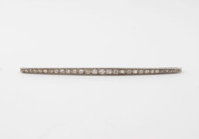 Broche barrette en platine (850) ornée d'une...