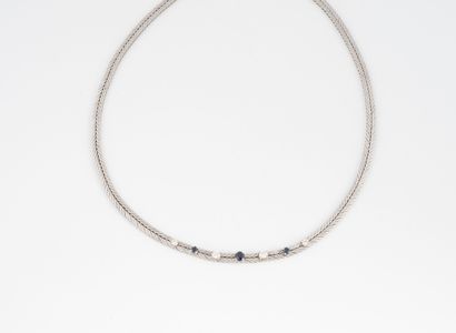 Collier en or gris (750) à maille plate amati...