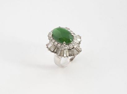 Bague en argent (800) centrée d'un cabochon...