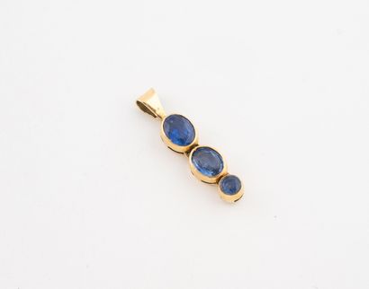 Pendentif en or jaune (750) retenant trois...