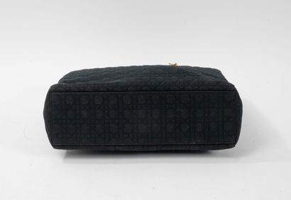 Christian DIOR 
Sac Lady Dior en nylon matelassé...