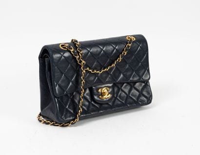 CHANEL
Sac classique 25 cm à double rabat...