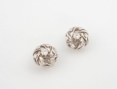 Paire de boucles d'oreilles rondes en or...