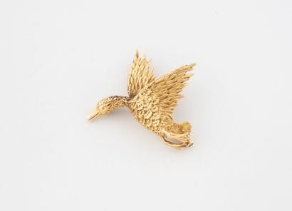 Broche en or jaune (750) texturé figurant...