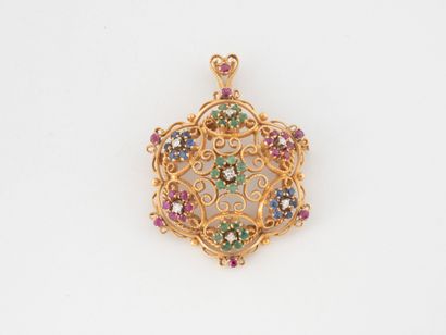 Broche pendentif en or jaune (750) figurant...