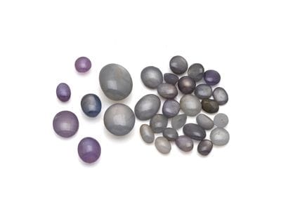 Lot de cabochons de saphir étoilé de formes...